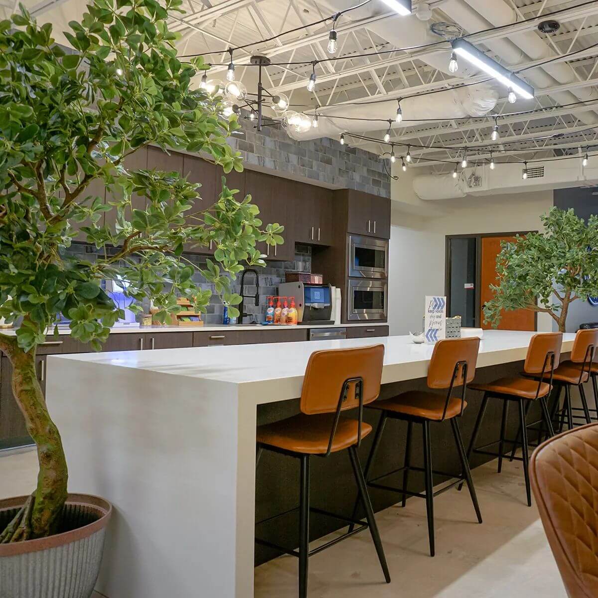 Modern office Medical Center featuring a large table and chairs for meetings in Texas