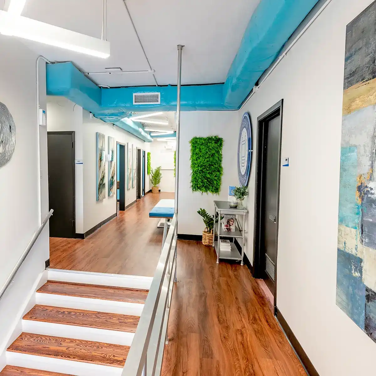 A commercial office with +1 floor for rent at Heights Commons in Houston, TX