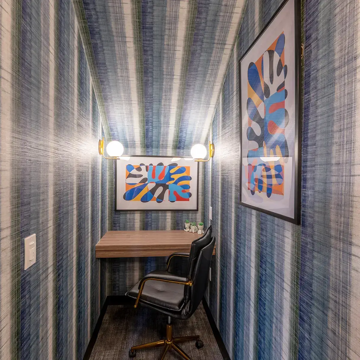 Premium flexible private office space with stylish sitting space, River Oaks, Houston, TX